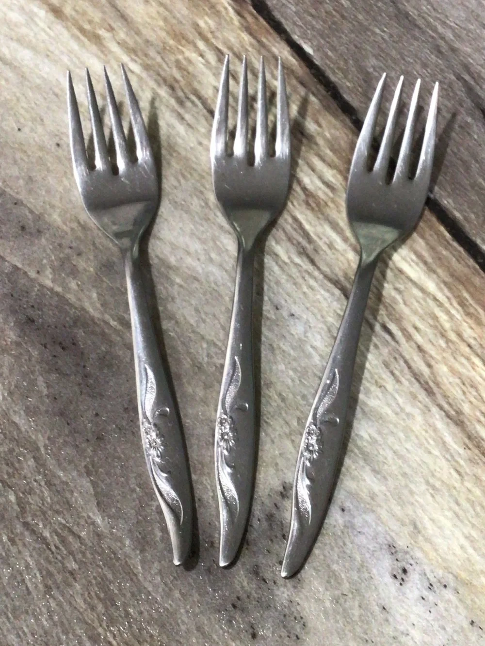 Vintage Oneida Stanhome OHS16 Floral Stainless Salad Dessert Forks Set of 3 USA